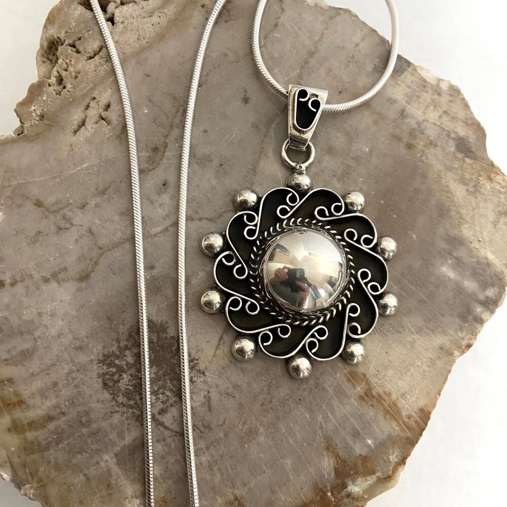 Signed Sterling Silver 925 Mexico Bead Ball Bead Floral Dome Pendant Necklace